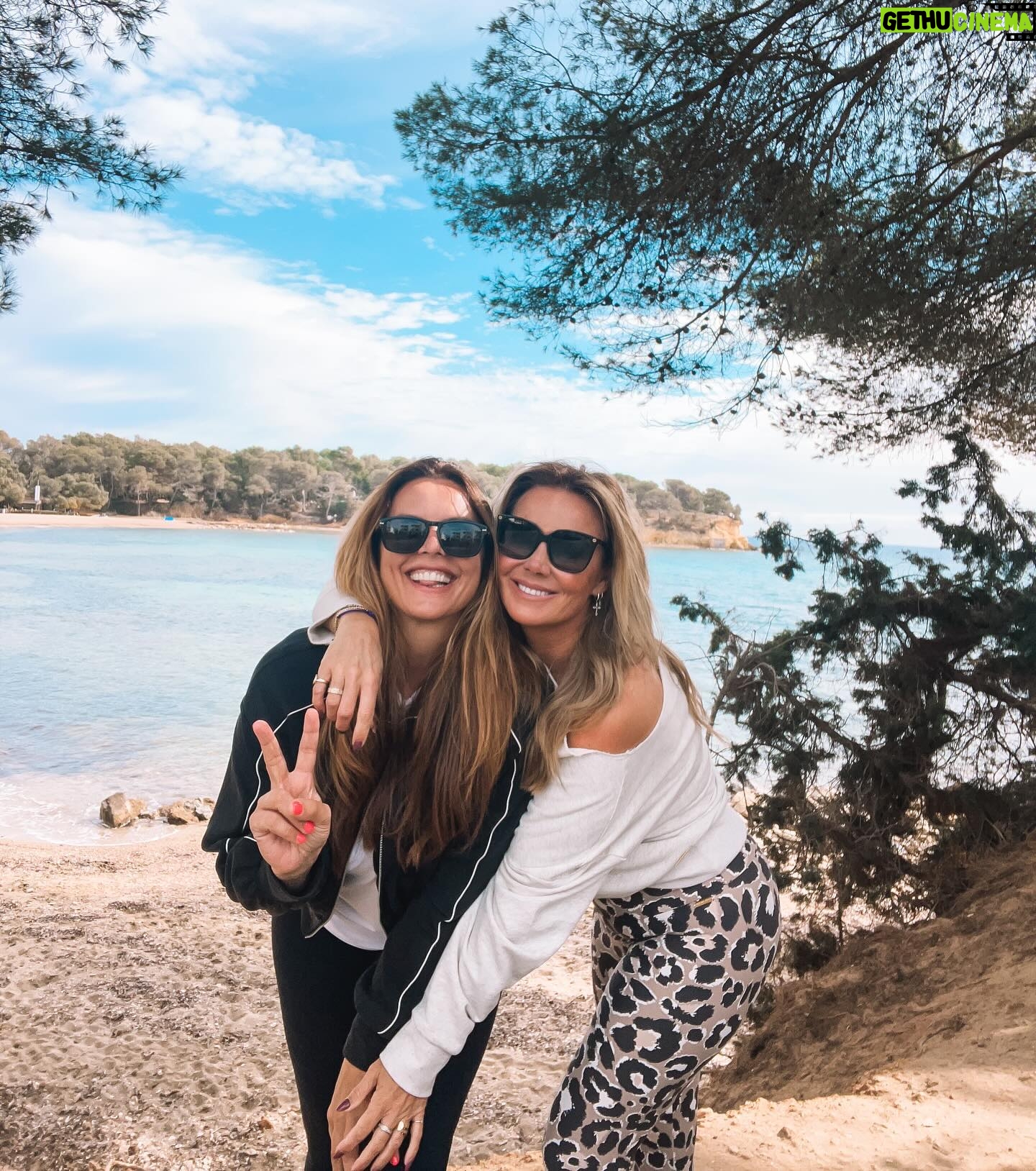 Monique Westenberg Instagram - Een paar foto’s van de afgelopen dagen, we hebben een hele leuke hike gedaan, de jongens hebben gevist en krabbetjes gezocht. We zijn even langs Parco geweest en daar met Dax gekroeld en natuurlijk veel gegeten.