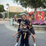 Monique Westenberg Instagram – We zijn vandaag naar onze laatste bestemming gereden en dat is toch weer ons oude vertrouwde Orlando. Het voelt elke keer een beetje als thuiskomen. We hebben hier met elkaar al zo veel mooie herinneringen gemaakt, zelfs al voor Dré z’n geboorte! Nog even een paar daagjes genieten met z’n drietjes! #orlando #disneysprings