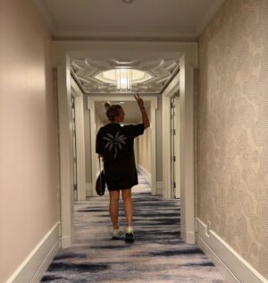 Monique Westenberg Instagram - We zijn vandaag naar onze laatste bestemming gereden en dat is toch weer ons oude vertrouwde Orlando. Het voelt elke keer een beetje als thuiskomen.  We hebben hier met elkaar al zo veel mooie herinneringen gemaakt, zelfs al voor Dré z’n geboorte! Nog even een paar daagjes genieten met z’n drietjes! #orlando #disneysprings