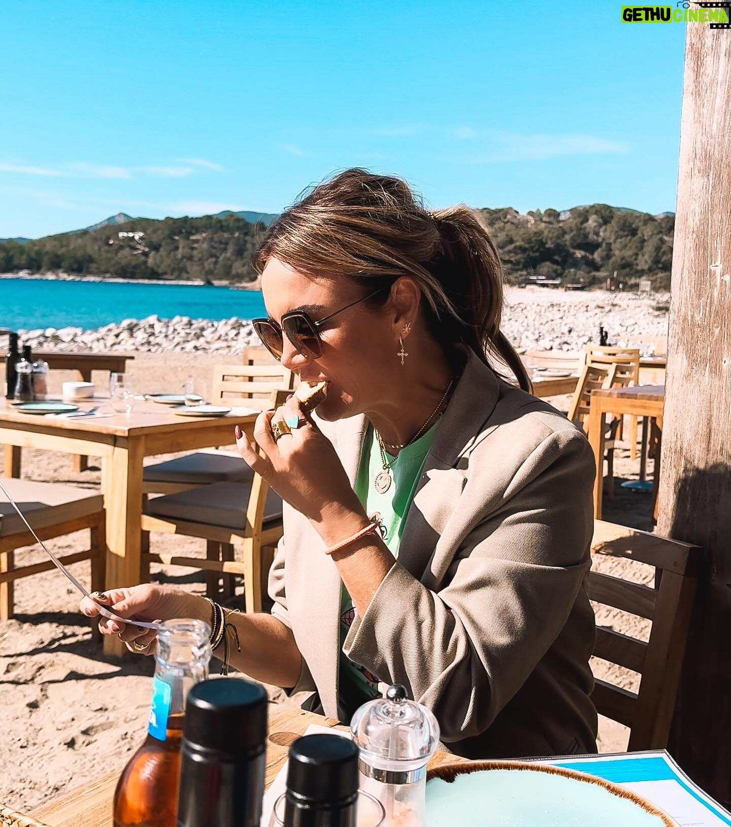 Monique Westenberg Instagram - Een paar foto’s van de afgelopen dagen, we hebben een hele leuke hike gedaan, de jongens hebben gevist en krabbetjes gezocht. We zijn even langs Parco geweest en daar met Dax gekroeld en natuurlijk veel gegeten.