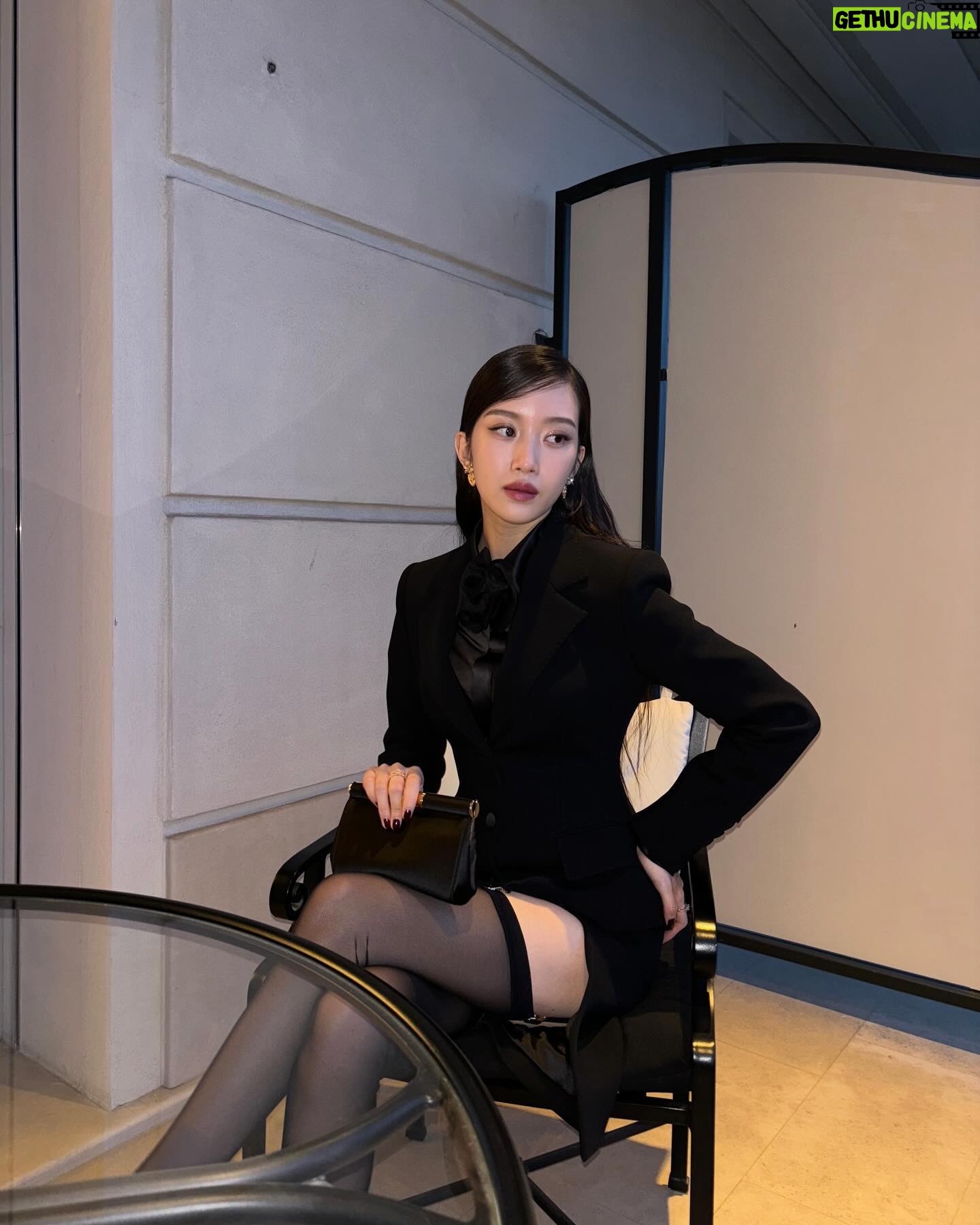 Moon Ga-young Instagram - 🖤 #dgbeauty #dgdevotion #dgaltamoda @dolcegabbana @dolcegabbana_beauty