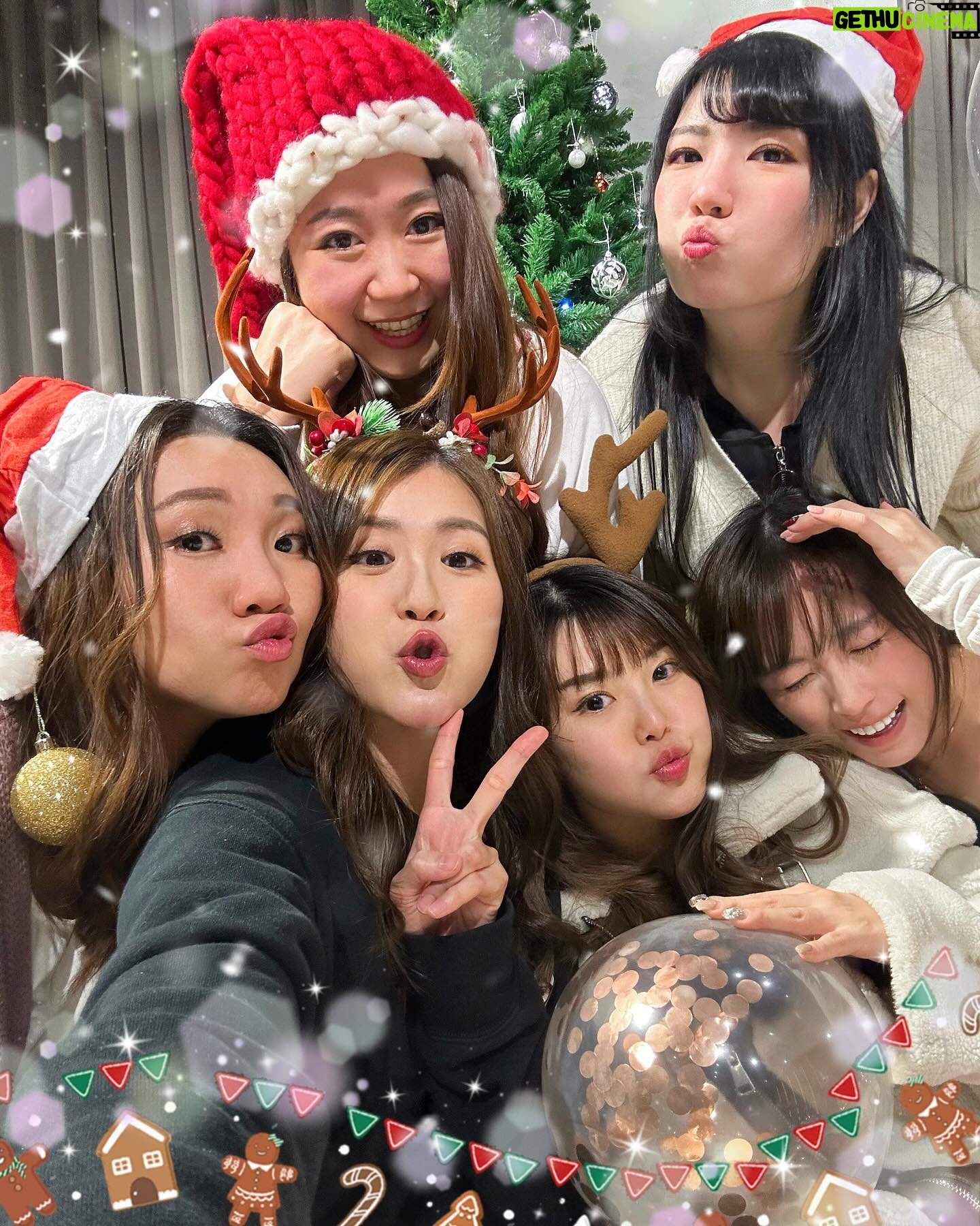 Moon Lau Instagram - ♥️🎄❄️It’s beginning to look a lot like Christmas Everywhere you go⛄️🥂🌟