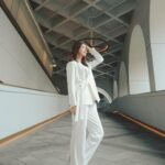 Moon Lau Instagram - 劉佩玥，多謝你♥️ 三十「已」立，彈指一揮間又過數年 少了衝動，多了冷靜； 少了煩惱，多了理智； 少了情緒，多了自我 一路以來的古怪性格帶我走到今天 放下了一些 又拾起了一些 始終如一的是留下的一些 那繼續努力 堅持 和嚮往的 不只是為了什麼 而是從心 有一天 我會創造屬於自己的 格局 不記得多少年 仍然 留下這樣的一個願望： 願妳一直幸福快樂，保存小飛俠的童真，寶嘉康蒂的勇氣，神賜予的愛，活在當下，一直感謝 感恩 感動♥️