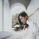 Moon Lau Instagram - 劉佩玥，多謝你♥️ 三十「已」立，彈指一揮間又過數年 少了衝動，多了冷靜； 少了煩惱，多了理智； 少了情緒，多了自我 一路以來的古怪性格帶我走到今天 放下了一些 又拾起了一些 始終如一的是留下的一些 那繼續努力 堅持 和嚮往的 不只是為了什麼 而是從心 有一天 我會創造屬於自己的 格局 不記得多少年 仍然 留下這樣的一個願望： 願妳一直幸福快樂，保存小飛俠的童真，寶嘉康蒂的勇氣，神賜予的愛，活在當下，一直感謝 感恩 感動♥️