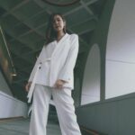 Moon Lau Instagram - 劉佩玥，多謝你♥️ 三十「已」立，彈指一揮間又過數年 少了衝動，多了冷靜； 少了煩惱，多了理智； 少了情緒，多了自我 一路以來的古怪性格帶我走到今天 放下了一些 又拾起了一些 始終如一的是留下的一些 那繼續努力 堅持 和嚮往的 不只是為了什麼 而是從心 有一天 我會創造屬於自己的 格局 不記得多少年 仍然 留下這樣的一個願望： 願妳一直幸福快樂，保存小飛俠的童真，寶嘉康蒂的勇氣，神賜予的愛，活在當下，一直感謝 感恩 感動♥️