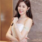 Moon Lau Instagram - ♥️非常感謝馬來西亞六福精品廊Lukfook Joaillerie的邀請，亦很榮幸能夠成為開幕儀式的剪綵嘉賓✨ @lukfookjewellery_official 珠寶除了代表高貴優雅，還可以是一種生活態度和潮流，為美麗注入活力和朝氣⭐️ 今次旅程真係好開心好興奮🥰 希望六福各位同事身體健康，業務蒸蒸日上，創建高峰！♥️