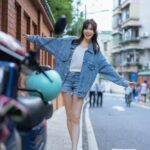 Moon Lau Instagram - 在這繁忙急促的世間 慢慢來， 是種誠意。 慢慢認識 慢慢了解 慢慢愛上 人 和事 一樣 懂得慢慢 很珍貴。 天氣轉涼啦，多穿衣服 好好保暖♥️♥️♥️♥️♥️ Outfits by @misssixty