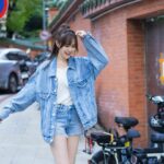 Moon Lau Instagram - 在這繁忙急促的世間 慢慢來， 是種誠意。 慢慢認識 慢慢了解 慢慢愛上 人 和事 一樣 懂得慢慢 很珍貴。 天氣轉涼啦，多穿衣服 好好保暖♥️♥️♥️♥️♥️ Outfits by @misssixty