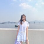 Moon Lau Instagram - 最近的我，關於斷捨離 掉了很多不需要的東西 放下了很多的懊惱心態 留下了的就是現在那些 重要 珍貴 和 知足 我不知道明天如何 此時此刻的我知道 漸漸步進 九月♥️ @ashworthhk