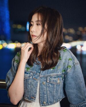 Moon Lau Instagram - 最近到廣州工作，好多嘢玩又好多嘢食🤩 雖然只係得短短幾日，但真係好感謝廣州嘅朋友仔咁熱情又友善！行程匆匆，心中卻是暖暖的♥️

溫馨提示，天氣轉涼，皮膚都容易因為轉季而乾燥，大家記得出門要帶多件衫同埋飲多啲水呀♥️♥️♥️

Jacket by @misssixty 💋