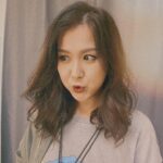 Moon Lau Instagram - 突然已經七月中了🍀☀️ 最近除了工作拍劇直播，盡力抽時間看了幾本書，看了幾部戲和劇，學了幾樣新東西，食咗幾個公仔麵😂 今天風球走了，我又跑去工作了😂 我不喜歡自己過於緊張和繁忙的壓迫，但更討厭虛度年華。中庸之道就是該耍廢時盡力耍廢，該努力時用盡全力做好所有。最後的照片是茶餐廳的師傅為我打氣🤩這加油，暖了我一整天🥰🥰🥰🫶🏻🫶🏻🫶🏻