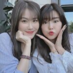 Moon Lau Instagram - 佢話天氣好好個光好靚所以要影相🥰 @christielauu 最後一張個瀏海亂到懷疑人生😂 我常常說，有你在，好幸福。 成長和經歷過後，我們都長大了，但在認真的為工作奮鬥和成熟的努力面對人生同時，我慶幸仍然能在你旁邊一邊笑一邊做最真實的自己。 Hair by Rick @momoavedahair_rick Accessories by @angeladetarot