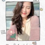 Moon Lau Instagram - 突然已經七月中了🍀☀️ 最近除了工作拍劇直播，盡力抽時間看了幾本書，看了幾部戲和劇，學了幾樣新東西，食咗幾個公仔麵😂 今天風球走了，我又跑去工作了😂 我不喜歡自己過於緊張和繁忙的壓迫，但更討厭虛度年華。中庸之道就是該耍廢時盡力耍廢，該努力時用盡全力做好所有。最後的照片是茶餐廳的師傅為我打氣🤩這加油，暖了我一整天🥰🥰🥰🫶🏻🫶🏻🫶🏻
