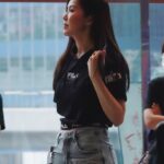 Moon Lau Instagram - 突然已經七月中了🍀☀️ 最近除了工作拍劇直播，盡力抽時間看了幾本書，看了幾部戲和劇，學了幾樣新東西，食咗幾個公仔麵😂 今天風球走了，我又跑去工作了😂 我不喜歡自己過於緊張和繁忙的壓迫，但更討厭虛度年華。中庸之道就是該耍廢時盡力耍廢，該努力時用盡全力做好所有。最後的照片是茶餐廳的師傅為我打氣🤩這加油，暖了我一整天🥰🥰🥰🫶🏻🫶🏻🫶🏻