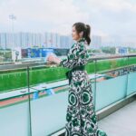 Moon Lau Instagram - 🍀喜歡 二月 好事正釀 人生總有不期而遇的溫暖 願一切美好如約而至 願你 如愿🌿 Makeup and hair by @angelashum @angelashummakeup Dress by @aliceandolivia_hongkong @aliceandolivia