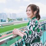 Moon Lau Instagram - 🍀喜歡 二月 好事正釀 人生總有不期而遇的溫暖 願一切美好如約而至 願你 如愿🌿 Makeup and hair by @angelashum @angelashummakeup Dress by @aliceandolivia_hongkong @aliceandolivia