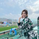 Moon Lau Instagram - 🍀喜歡 二月 好事正釀 人生總有不期而遇的溫暖 願一切美好如約而至 願你 如愿🌿 Makeup and hair by @angelashum @angelashummakeup Dress by @aliceandolivia_hongkong @aliceandolivia