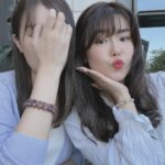 Moon Lau Instagram - 佢話天氣好好個光好靚所以要影相🥰 @christielauu 最後一張個瀏海亂到懷疑人生😂 我常常說，有你在，好幸福。 成長和經歷過後，我們都長大了，但在認真的為工作奮鬥和成熟的努力面對人生同時，我慶幸仍然能在你旁邊一邊笑一邊做最真實的自己。 Hair by Rick @momoavedahair_rick Accessories by @angeladetarot