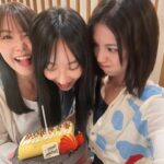 Moon Lau Instagram - 團團圓圓的玖玥🌙 一個平安回來 一個準備出發 世界上其中最值得珍惜的是 無論如何 總有人在家等你 祝大家身體健康，中秋快樂♥️