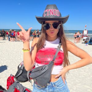 Morgan Simianer Instagram - Good Luck to everyone competing in Daytona! 🤩❤️ 
#fiofmu #wreckem