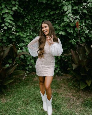 Morgan Simianer Instagram - Our rehearsal dinner 🤍 
Just wait till you see the wedding photos🥹