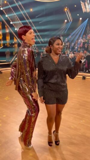 Motsi Mabuse Instagram - #mondaymotivation just Dance and read the  article in my link why we should all dance ❤️❤️❤️❤️❤️❤️❤️
