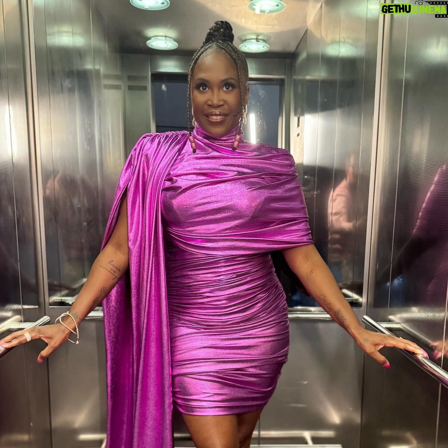 Motsi Mabuse Instagram - Wrapped up like a piece of chocolate 🍫.. MOTSI STREET heart 🙏🏾,1234567 choose your favorite ❤️ love 💗 #pandora Styling: @alicejuhas Hair: @slayedbyjess Make-Up: @marcosgmakeup Management: @signum_management @karsten.biermann @frauke2312 Social Media: @carina.km @timmachtdencut @theofficialpandora