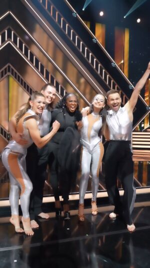 Motsi Mabuse Instagram - When I’m with you, I’m home. 🏠 @evgenij_voznyuk ❤️❤️❤️
Visual : @timmachtdencut