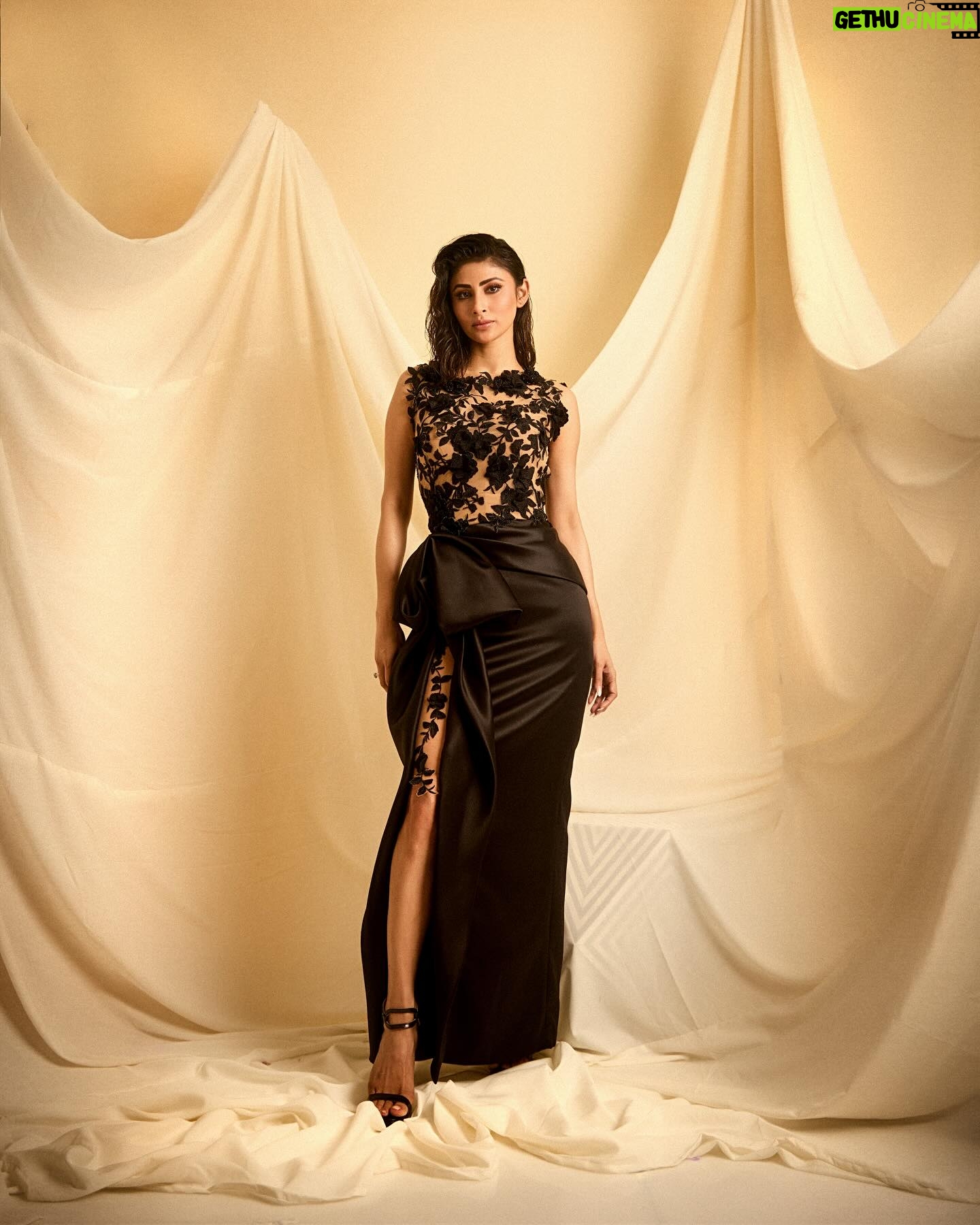 Mouni Roy Instagram - π€ In Full Bloom π€ @graziaindia #GYFA Styled by @thetyagiakshay #TeamTyagi @dhwanii.jain @lifestylebee_ Sourced with @rhiakapoor Outfit by @marchesafashion Heels by @oceedeeshoes Makeup by @chettiaralbert @assu_artistry Hair by @bhavyaarora @_parveenverma Photography by @gohil_jeet