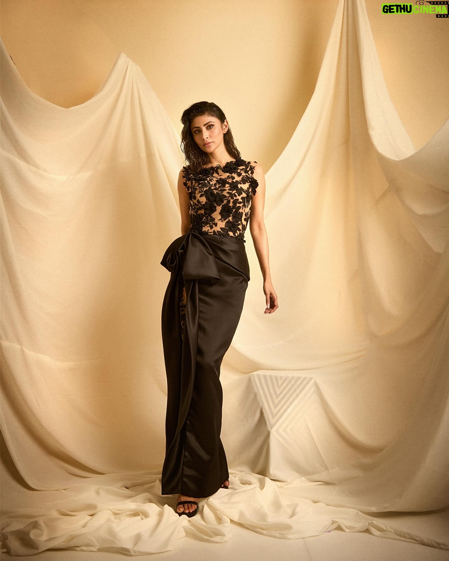 Mouni Roy Instagram - π€ In Full Bloom π€ @graziaindia #GYFA Styled by @thetyagiakshay #TeamTyagi @dhwanii.jain @lifestylebee_ Sourced with @rhiakapoor Outfit by @marchesafashion Heels by @oceedeeshoes Makeup by @chettiaralbert @assu_artistry Hair by @bhavyaarora @_parveenverma Photography by @gohil_jeet