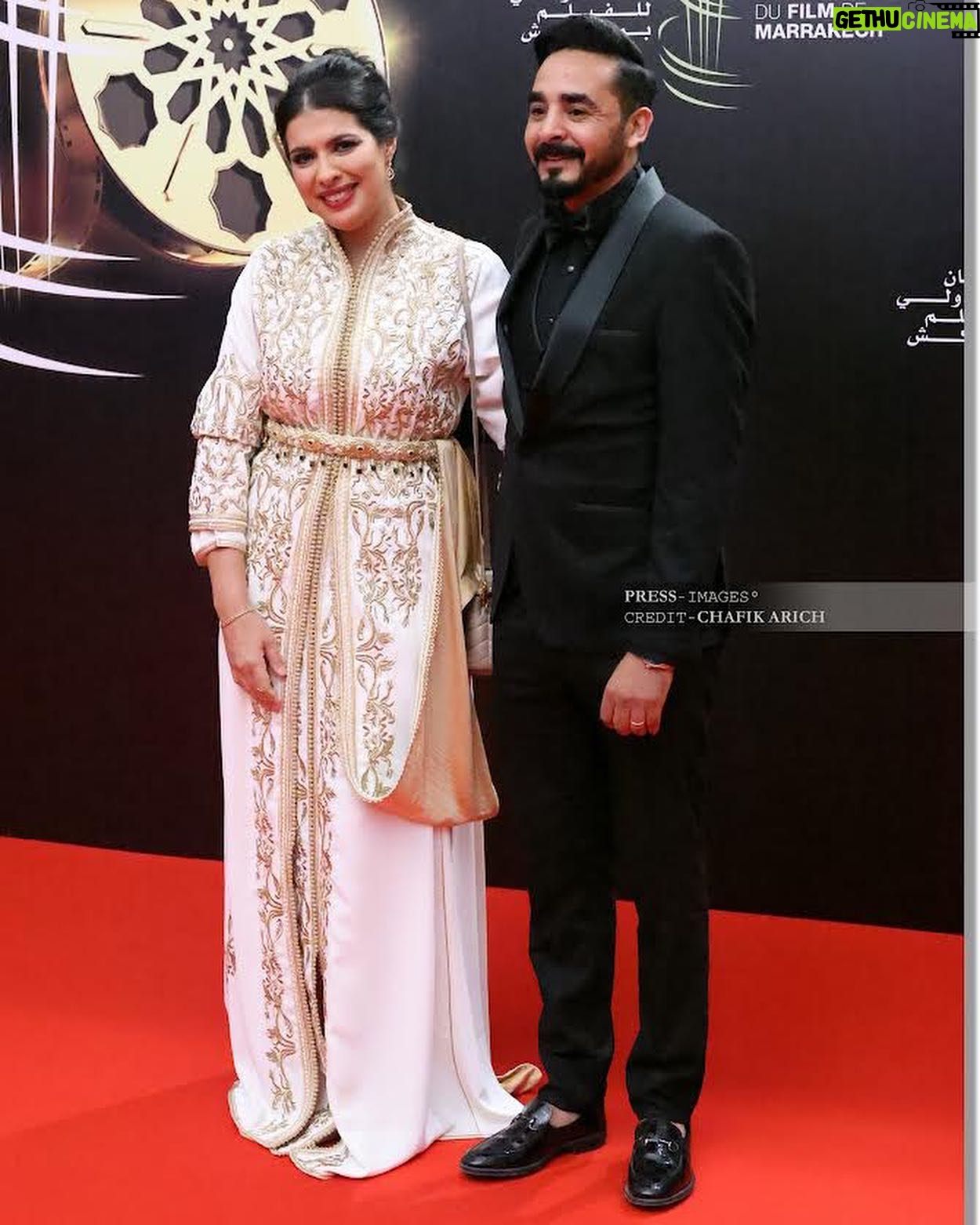 Mounia Lamkimel Instagram - @marrakechfilmfestival @naamanadil 👗: @zor.creations 💪♥️ #redcarpet #festival #cinema #actress #actresshot #couple #light #shining #caftanmoroccan #caftan #mounialamkimel #mounia_lamkimel #سينما #قفطان #قفطان_مغربي #مهرجان #مونية_لمكيمل