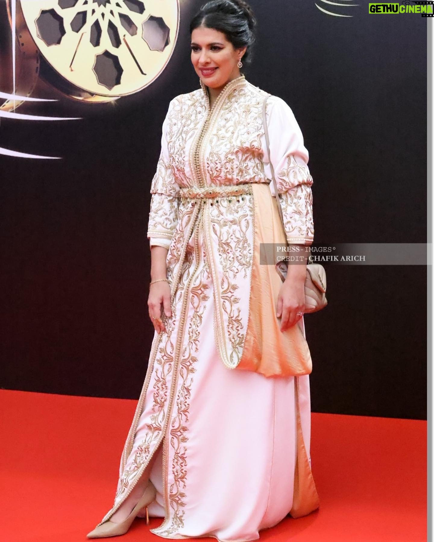 Mounia Lamkimel Instagram - @marrakechfilmfestival @naamanadil 👗: @zor.creations 💪♥️ #redcarpet #festival #cinema #actress #actresshot #couple #light #shining #caftanmoroccan #caftan #mounialamkimel #mounia_lamkimel #سينما #قفطان #قفطان_مغربي #مهرجان #مونية_لمكيمل