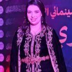 Mounia Lamkimel Instagram – اصحابي من بغداد كنسلم عليكم
فرحانة بزاف أنه فيلمي #مطلقات_الدار_البيضاء كيمثل المملكة المغربية ببغداد خلال فعاليات مهرجان بغداد السينمائي 
وطبعا القفطان المغربي الهماوي ديما حاضر فالطابي غوج😉 من امضاء الأنامل الذهبية المغربية @zor.creations 
ماكياجي وشعري من فريق عمل جميل جدا  @coiffure_mustafa @zoza_makeupartist92 
الفيلم من إمضاء عهد بن سودة وبطولة نخبة من ألمع الفنانين المغاربة ولي استمر العرض دياله فالقاعات السينمائية لأكثر من عشر أسابيع وحضى بمشاهدات عالية ناهيك عن مشاركات وجوائز دولية 💪اليوم كيحط الرحال ببغداد 
شكرا للسفارة العراقية بالمملكة المغربية على الاستقبال الراقي♥️
#مونية_لمكيمل #قفطان_مغربي #مهرجان #بغداد #السجادة_الحمراء #mounialamkimel #mounia_lamkimel #redcarpet #festival #caftan #caftanmarocain #caftan_marocain