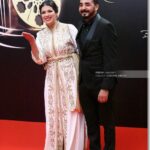 Mounia Lamkimel Instagram – @marrakechfilmfestival 
@naamanadil 
👗: @zor.creations 💪♥️

#redcarpet #festival #cinema #actress #actresshot #couple #light #shining #caftanmoroccan #caftan #mounialamkimel #mounia_lamkimel #سينما #قفطان #قفطان_مغربي #مهرجان #مونية_لمكيمل