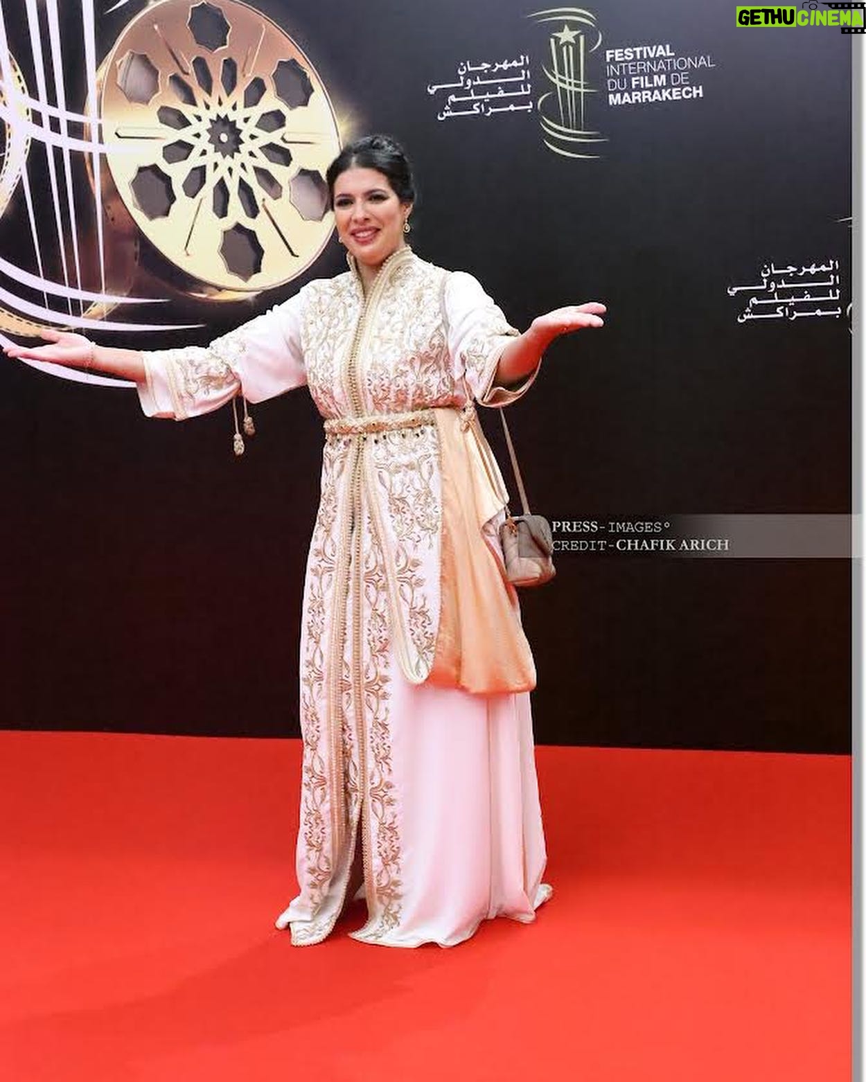 Mounia Lamkimel Instagram - @marrakechfilmfestival @naamanadil 👗: @zor.creations 💪♥️ #redcarpet #festival #cinema #actress #actresshot #couple #light #shining #caftanmoroccan #caftan #mounialamkimel #mounia_lamkimel #سينما #قفطان #قفطان_مغربي #مهرجان #مونية_لمكيمل