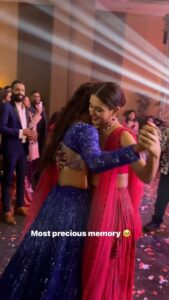Mukti Mohan Instagram - This rare moment where didi is singing on stage and us dancing on your wedding day 🌸 @muktimohan I love you and miss you everyday 🫶🏼