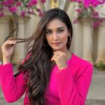 Mukti Mohan Instagram - You can’t fall if you don’t climb.. But there’s no joy living your whole life on the ground.. thanks #bougenville :) for beating the heat vibrantly #EternalSpring Do you also feel spring season is shrinking rapidly?
