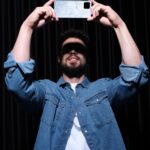 Murat Boz Instagram - Flaşın ışığını çalmasına izin verme! vivo V30 5G’nin Star Işığı ile stüdyo kalitesinde portreler çek, ışığını yansıt✨ #Baybayflaş #vivo #V30