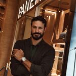Murilo Cezar Instagram - Que noite! Feliz em fazer parte desse momento com a @panerai e @frattina | Inaugurando a nova boutique da Maison de alta relojoaria italiana no Shopping Iguatemi, em São Paulo. #panerai #frattina