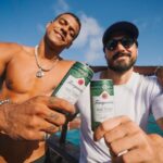 Murilo Cezar Instagram - Momentos magníficos em Noronha? Temos! Ainda mais com Tanqueray Gin Tonic, pronto pra beber e viver o magnífico em qualquer lugar (até mesmo se a festa for em um barco) Aprecie com moderação. Não compartilhe com menores de 18 anos.