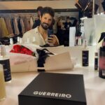 Murilo Cezar Instagram – dia de #tbt vamos de backstage do último desfile do São Paulo Fashion Week por @linovillaventura