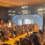 Murilo Cezar Instagram – Lino Villaventura | @spfw
a experiência de desfilar no São Paulo fashion week é sempre única, ainda mais para o Lino, um artista de alma, que nessa edição celebra 45 anos da marca.
parabéns @linovillaventura por toda trajetória e ser esse ser humano inspirador, parabéns também ao meu xará, que assinou toda beleza @murilomauricio e parabéns a toda competente equipe que fez esse show acontecer.
#spfw #linovillaventura