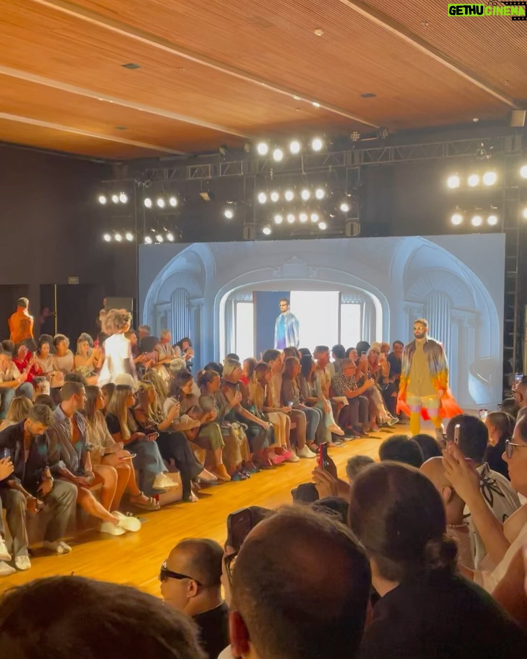 Murilo Cezar Instagram - Lino Villaventura | @spfw a experiência de desfilar no São Paulo fashion week é sempre única, ainda mais para o Lino, um artista de alma, que nessa edição celebra 45 anos da marca. parabéns @linovillaventura por toda trajetória e ser esse ser humano inspirador, parabéns também ao meu xará, que assinou toda beleza @murilomauricio e parabéns a toda competente equipe que fez esse show acontecer. #spfw #linovillaventura