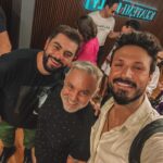 Murilo Cezar Instagram – Lino Villaventura | @spfw 

a experiência de desfilar no São Paulo fashion week é sempre única, ainda mais para o Lino, um artista de alma, que nessa edição  celebra 45 anos da marca. 

parabéns @linovillaventura por toda trajetória e ser esse ser humano inspirador, parabéns também ao meu xará, que assinou toda beleza @murilomauricio e parabéns a toda competente equipe que fez esse show acontecer. 

#spfw #linovillaventura