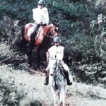 Murilo Cezar Instagram - Poucos sabem da história da Hípica da Riviera. Boa parte da minha infância foi nela, e guardo com certeza essa raiz até hoje. Em breve a Hípica mudará de lugar, e será construída com todo conceito e modernidade da Riviera. (Na terceira foto, sou eu e minha mãe numa prova de Enduro Equestre)