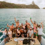 Murilo Cezar Instagram - Momentos magníficos em Noronha? Temos! Ainda mais com Tanqueray Gin Tonic, pronto pra beber e viver o magnífico em qualquer lugar (até mesmo se a festa for em um barco) Aprecie com moderação. Não compartilhe com menores de 18 anos.
