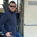Mustafa Al abd ullaah Instagram – أياد راضي من الاشخاص الذين يؤمنون بأن القمم كثيرة ، فهو لم ينافس أحدًا على قمته ، صنع لنفسهِ وبلدهِ قمة انبثقت منها أعمالهِ التي تحمل في ثناياها نور الحُب والوعي والرحمة 
كمامات وطن مدرسة معطاءة زاخزة بالمواعظ والحكم ، حيث نخرج بعد كل حلقة من حلقاتهِ بوعي أعلى ورؤية أوسع وفكر إنساني سليم ورحيم 
شكرًا لك من القلب أيها الشّهم الكريم 
والشكر موصول للمؤلف وشكراً للمبدع والراقي المخرج سامر حكمت والمصور الجميل مصطفى حكمت وجميع طاقم العمل. #دمتم_لنا @mustafahikmat89 @samer7kmat @ayadradhi