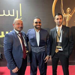Mustafa Al abd ullaah Instagram - وينه ييكى جوان له گه ل كاك وليد بارزانى وماموستا سينان له شانوى نيشتيمانى ( المسرح الوطني ) له خه لاته كانى ( روانگه )