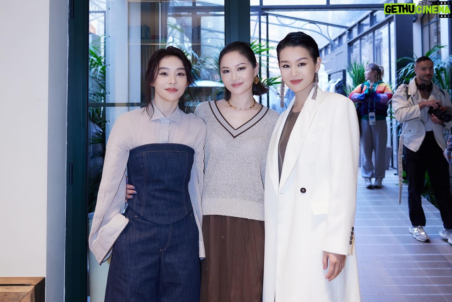 Myolie Wu Instagram - Some behind the scenes, Mr Brunello checking Mr Lee’s suit to perfection 😄, so happy to meet many friends and fans too! ❤️🇮🇹 @brunellocucinelli @brunellocucinelli_brand #brunellocucinelli #milanfashionweek2024