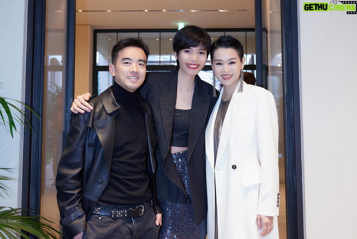 Myolie Wu Instagram - Some behind the scenes, Mr Brunello checking Mr Lee’s suit to perfection 😄, so happy to meet many friends and fans too! ❤️🇮🇹 @brunellocucinelli @brunellocucinelli_brand #brunellocucinelli #milanfashionweek2024